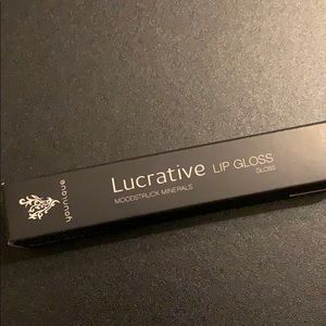 Younique lucrative lipgloss